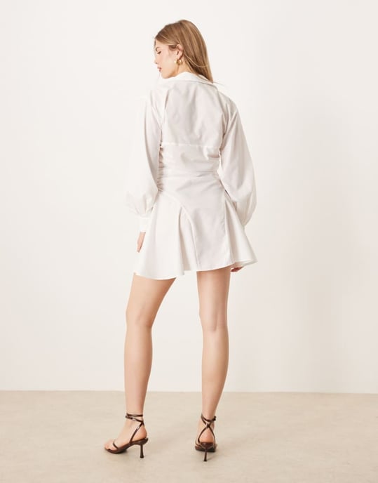 ASOS DESIGN mini skjortklänning med rynkade paneler i vitt - Image 4
