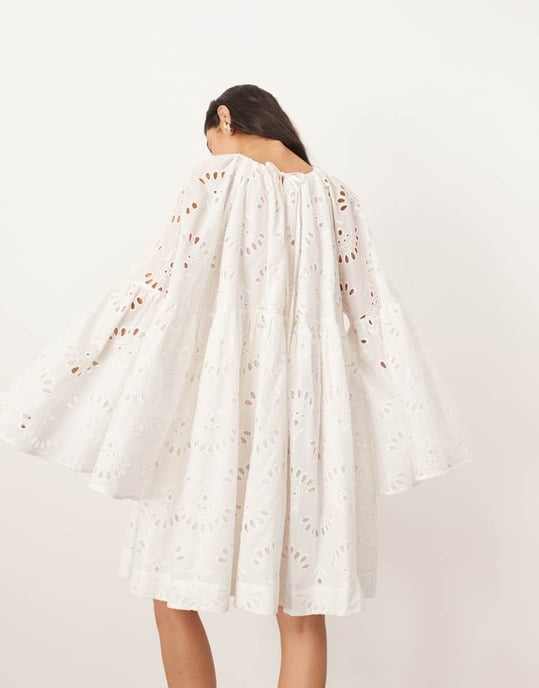 ARRANGE överdimensionerad organdi broderie smock mini-klänning i vitt - Image 3