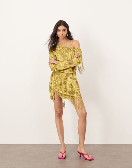 ARRANGE broderad fransdetalj off-shoulder knyt bak mini klänning i oliv - Image 2
