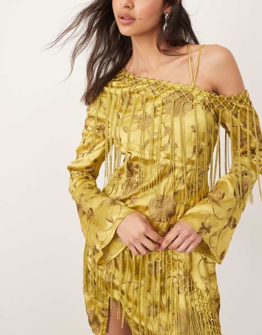 ARRANGE broderad fransdetalj off-shoulder knyt bak mini klänning i oliv - Image 3