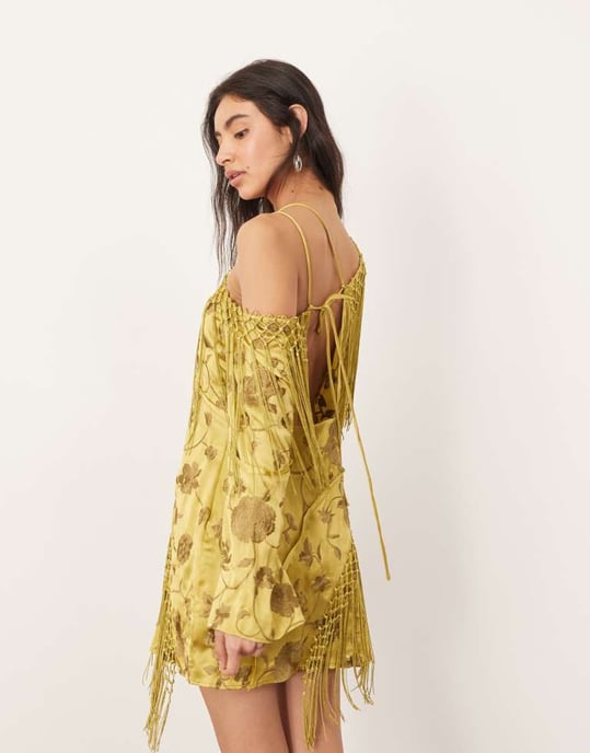 ARRANGE broderad fransdetalj off-shoulder knyt bak mini klänning i oliv - Image 4