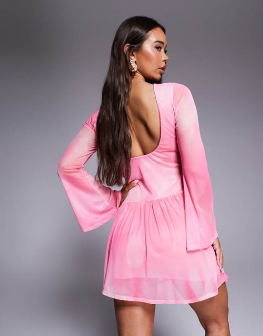 ASOS DESIGN minikjol med formad fåll och svängig kjol i rosa mönster - Image 4
