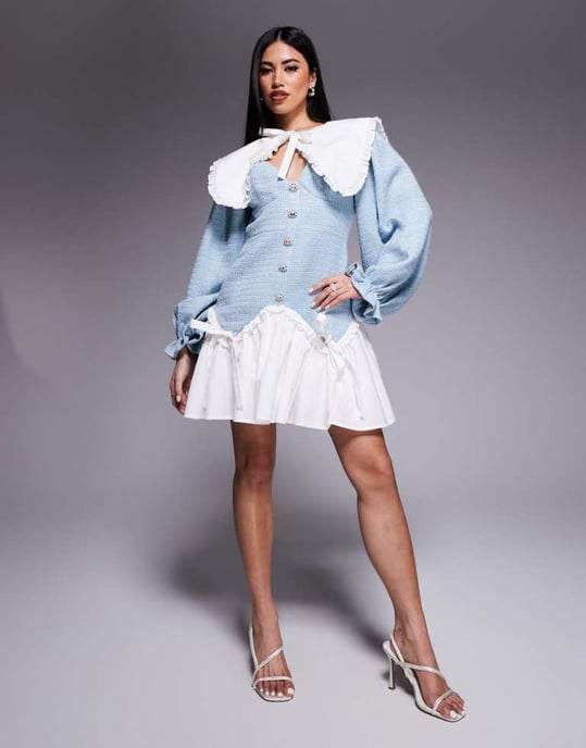 ASOS LUXE bouclé- och bomullspoplinmix mini klänning med utsmyckade knappar i blått - Image 4