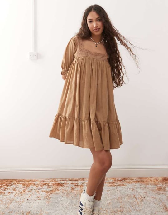 Miss Selfridge voilé smockklänning i mocha - Image 2