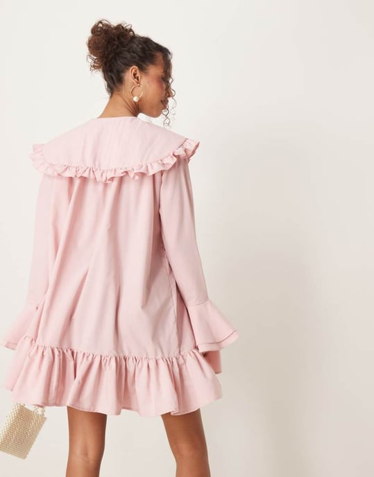 Sister Jane oversized krage volang mini klänning med hjärtknapp i ljusrosa - Image 4