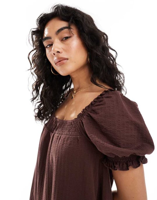 Miss Selfridge seersucker smock mini-klänning med rynkor i choklad - Image 3
