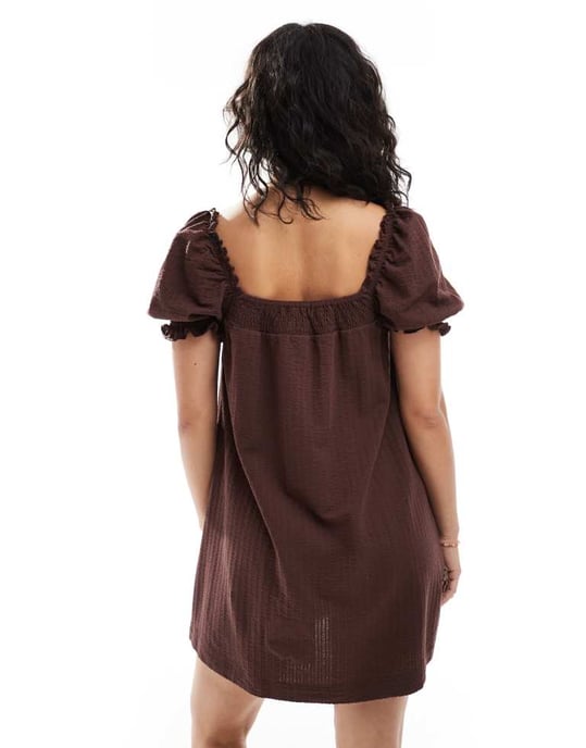 Miss Selfridge seersucker smock mini-klänning med rynkor i choklad - Image 4