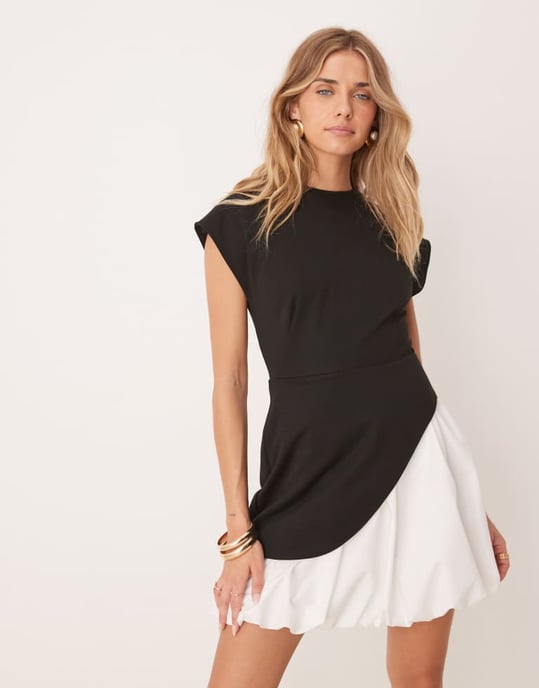 ASOS DESIGN klänning med puffärmar och bubbelskjorta i mini-format i svart och vitt - Image 2