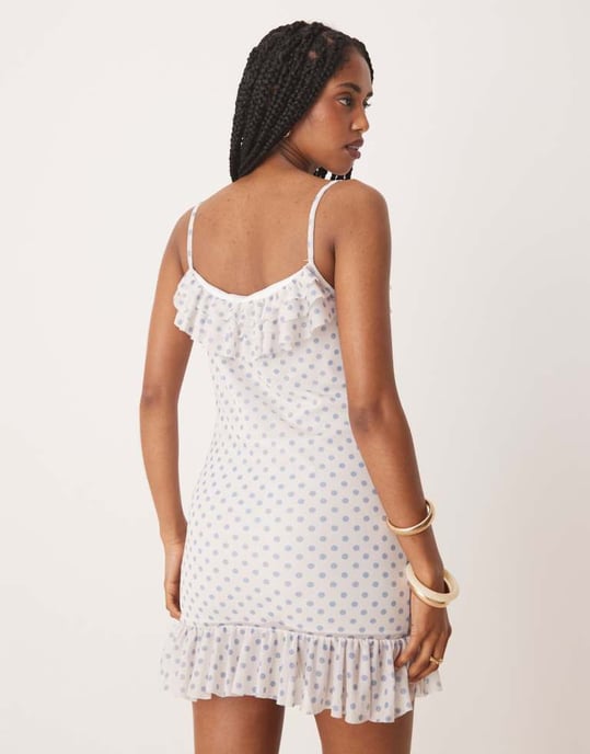 ASOS DESIGN mesh cami volang mini klänning i blå prickig - Image 4