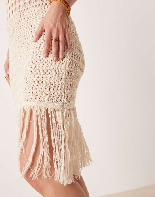 ASOS DESIGN virkad mini klänning med fransdetaljer i sten - STEN - Image 2