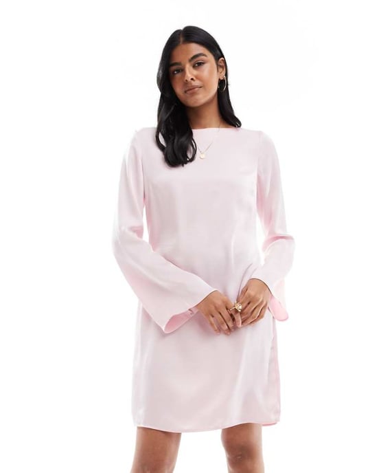Vero Moda bell sleeve satin mini klänning i blomsterrosa - Image 1