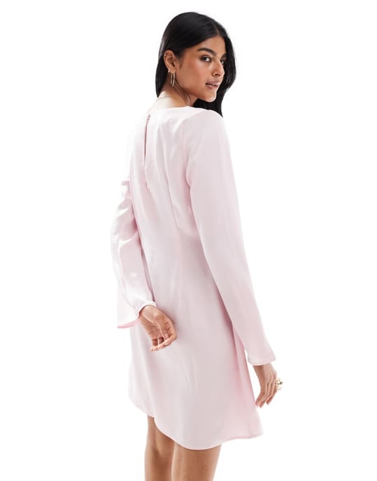 Vero Moda bell sleeve satin mini klänning i blomsterrosa - Image 4