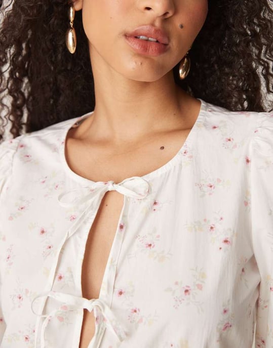 Gina Tricot knytfront bodice miniklänning med puffärmar i små blommor - Image 2