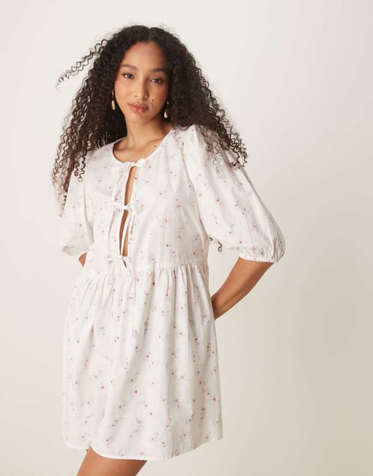 Gina Tricot knytfront bodice miniklänning med puffärmar i små blommor - Image 4