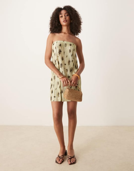 ASOS DESIGN plisserad bandeau miniklänning i grön blommönster - Image 1