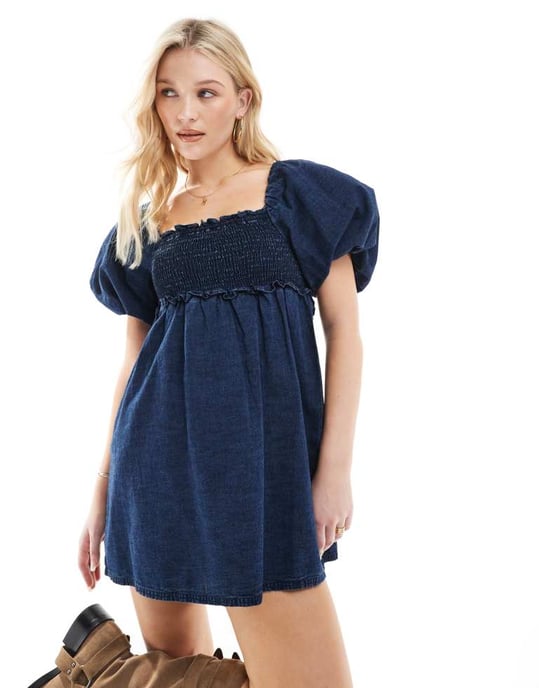 ASOS DESIGN mjuk denim mini-klänning med puffärmar och rynkad kropp i tvättad stil - Image 2