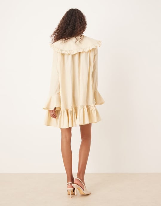 Syster Jane oversized krage frill mini klänning med hjärt knappdetalj i citron - Image 4
