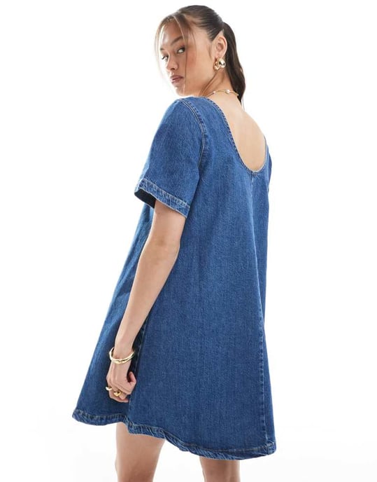 ASOS DESIGN denimkjol med rundad halsringning och korta ärmar i medelblått - Image 4