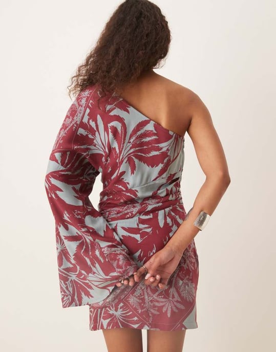 ASOS DESIGN asymmetrisk miniklänning med en ärm i palmtryck - Image 4