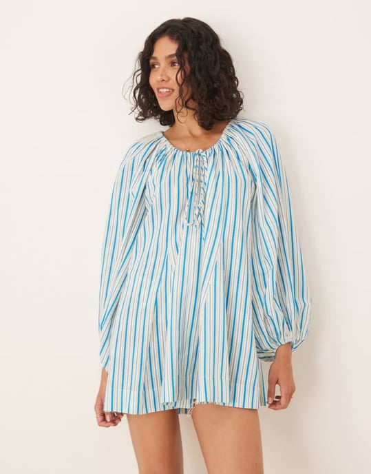 ASOS DESIGN mini-klänning med båtringning, rynkad kanal och volymärm i randig mönstring - Image 1