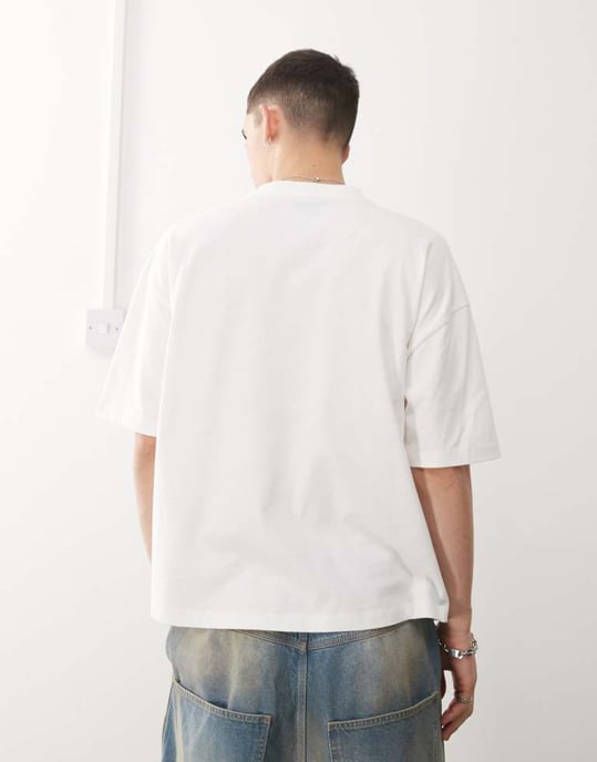 COLLUSION Unisex vit t-shirt med grafik av shots - Image 3