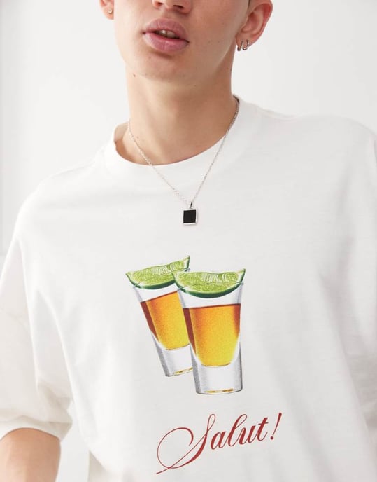 COLLUSION Unisex vit t-shirt med grafik av shots - Image 4