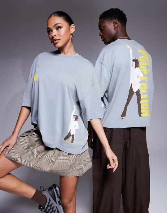 ASOS DESIGN unisex boxig oversized t-shirt med Pulp Fiction-tryck i tvättad grå - Image 1