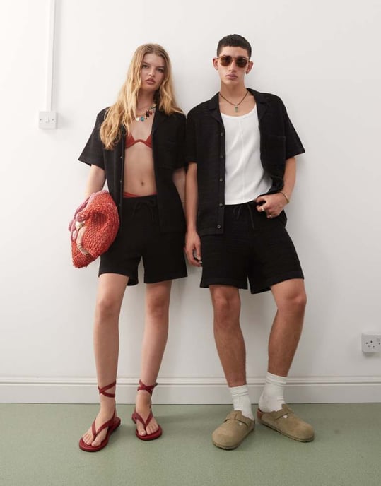 Återvunnen vintage unisex kortärmad boxy virkade skjorta i svart koord - Image 3