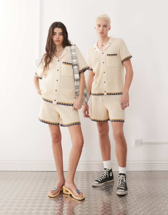 Återvunnen vintage unisex kortärmad boxig virkad skjorta i ecru co-ord - Image 2