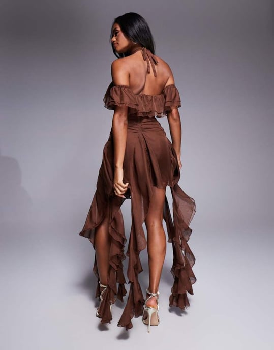 ASOS LUXE halterneck chiffon jumpsuit med volangdetalj i choklad - Image 3