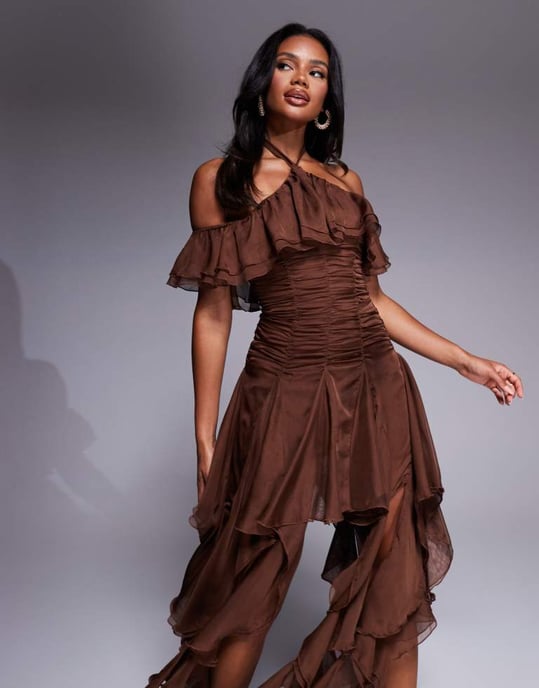 ASOS LUXE halterneck chiffon jumpsuit med volangdetalj i choklad - Image 4