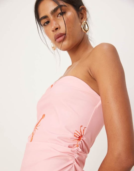 ASOS DESIGN bandeau klänning med rynkad midja i hummertryck - Image 3