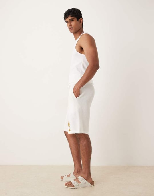 ASOS DESIGN oversize texturerade stickade shorts set i ecru - Image 3