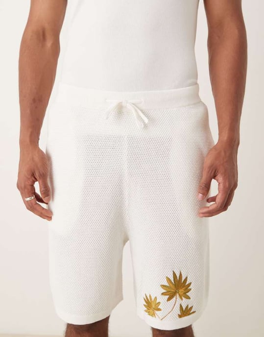 ASOS DESIGN oversize texturerade stickade shorts set i ecru - Image 4