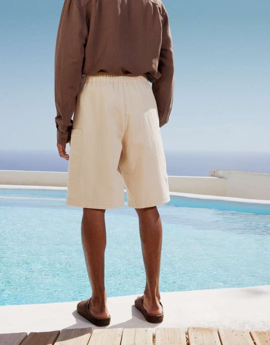 ASOS DESIGN långa shorts i strukturerad tyg i krämfärg - Image 2