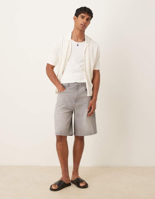 ASOS DESIGN lång längd denimshorts i ljusgrå tvätt - Image 1