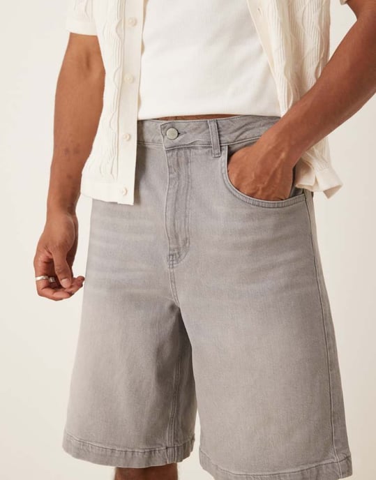 ASOS DESIGN lång längd denimshorts i ljusgrå tvätt - Image 3