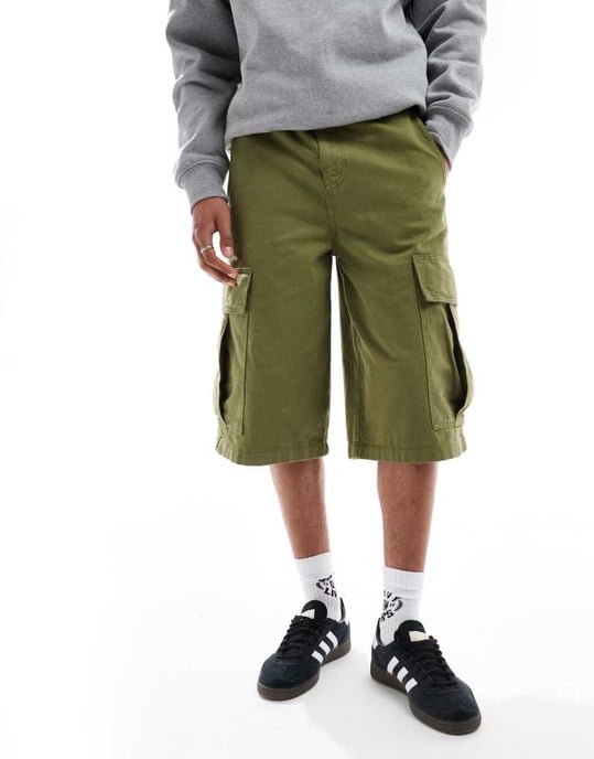 ASOS DESIGN längre cargoshorts i khaki - Image 2