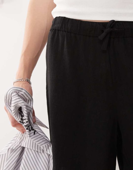 Återvunnen vintage linneblandning shorts i svart - Image 4