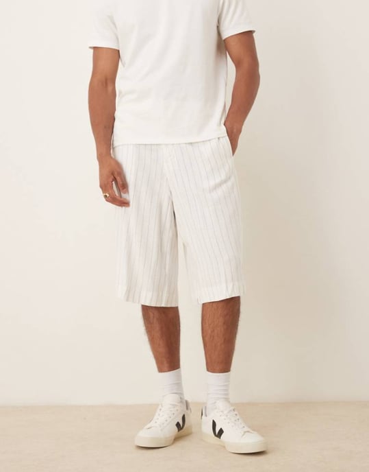 ASOS DESIGN linneblandning oversized bermuda kostymshorts i vitt randigt mönster - Image 1