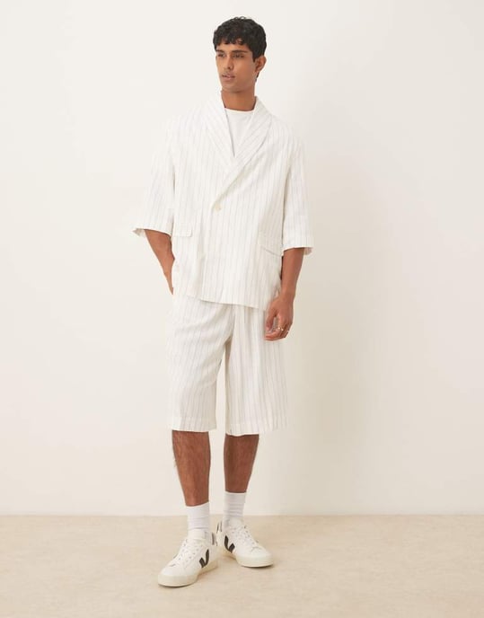 ASOS DESIGN linneblandning oversized bermuda kostymshorts i vitt randigt mönster - Image 2