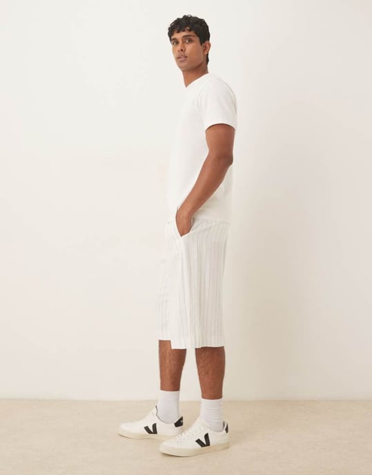 ASOS DESIGN linneblandning oversized bermuda kostymshorts i vitt randigt mönster - Image 3