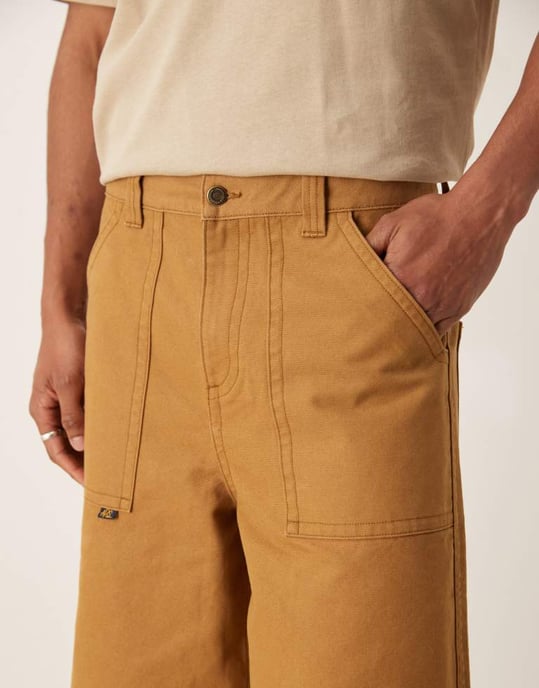 ASOS DESIGN längre shorts med broderade bakfickor i beige - Image 4