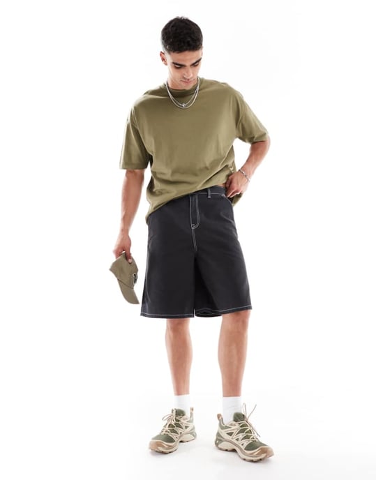 ASOS DESIGN denimshorts med broderade bakfickor i tvättad svart - Image 1