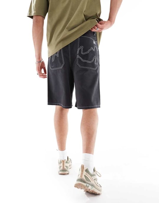 ASOS DESIGN denimshorts med broderade bakfickor i tvättad svart - Image 4