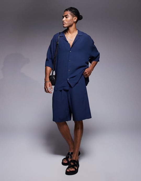 ASOS DESIGN koordshorts i lång längd i marinblått - Image 1