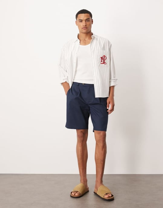 ASOS DESIGN raka chinoshorts i marinblå linneutseende - Image 1