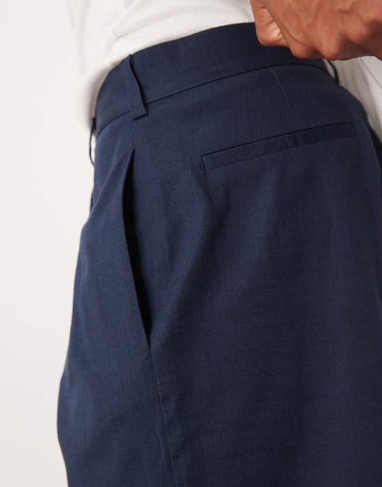 ASOS DESIGN raka chinoshorts i marinblå linneutseende - Image 3