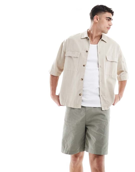 ASOS DESIGN medellånga shorts i linneblandning i khaki - Image 2