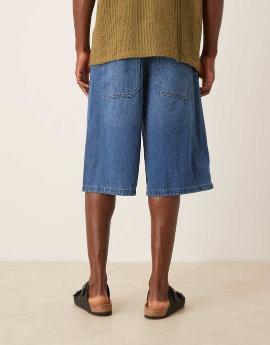ASOS DESIGN längre denimshorts i medelblå tvätt - Image 4